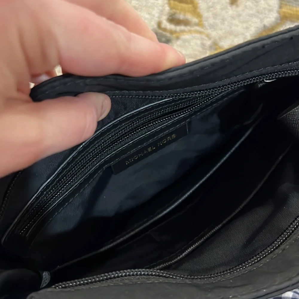 ๐ Michael kors nylon Kelsey black large crossbody bag ๐ - Picture 13 of 16
